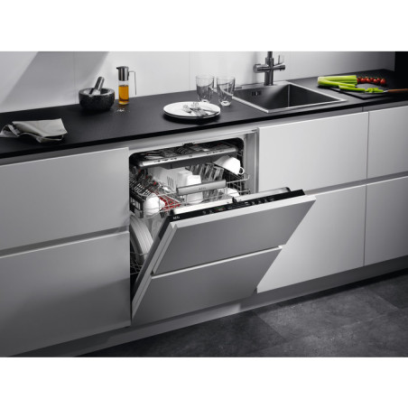 AEG FSE84718P Completamente integrado 15 cubiertos C