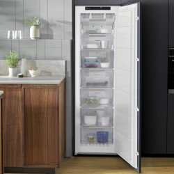 CONGELADOR ELECTROLUX LUT6NF18S INTEGR.177CMS.
